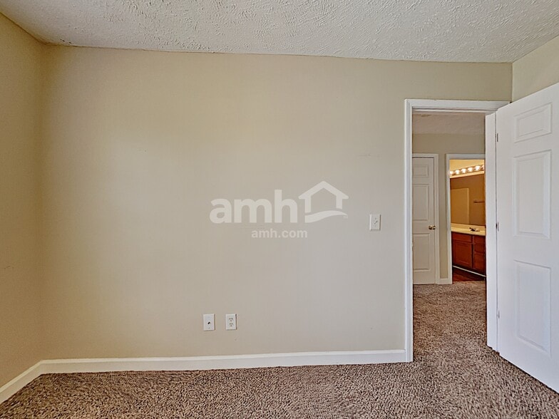 Building Photo - 1564 Laurel Ledge Dr
