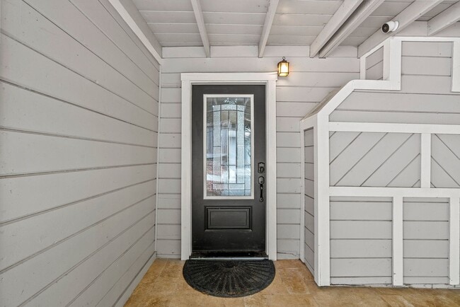 Building Photo - 1st Month FREE!! Riverfront Haven with Pri...