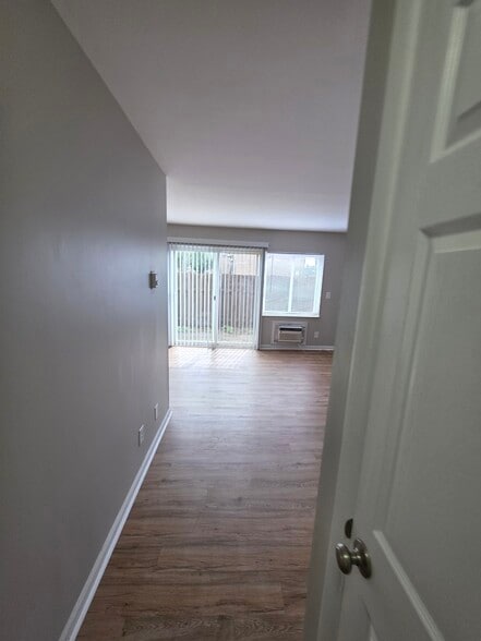 Building Photo - 487 Catalina Dr