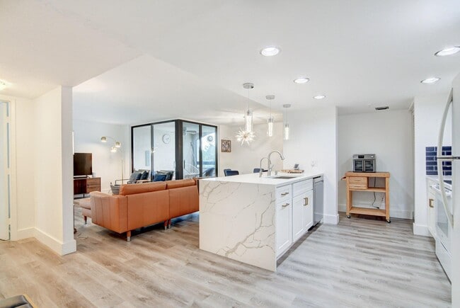 Building Photo - 1915 Lavers Cir