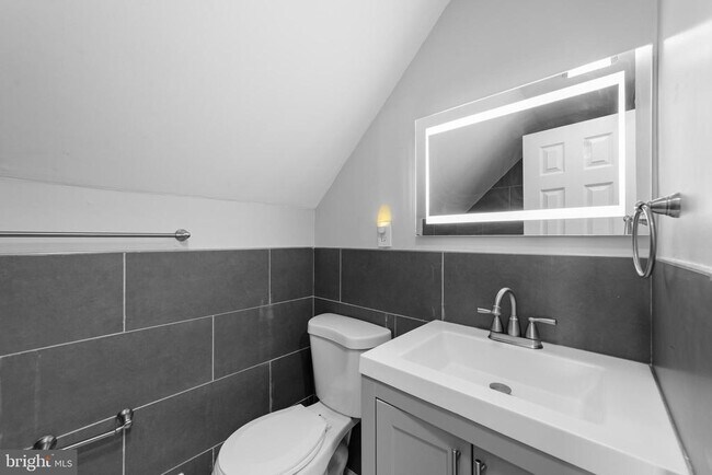 Building Photo - 12 Holbrook Ln