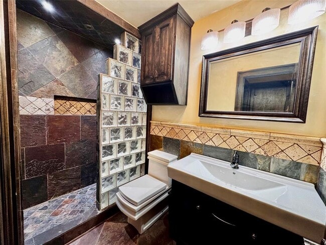 Building Photo - 500 E Riverside Dr