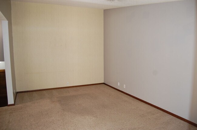 Building Photo - 3724 Clover Cir