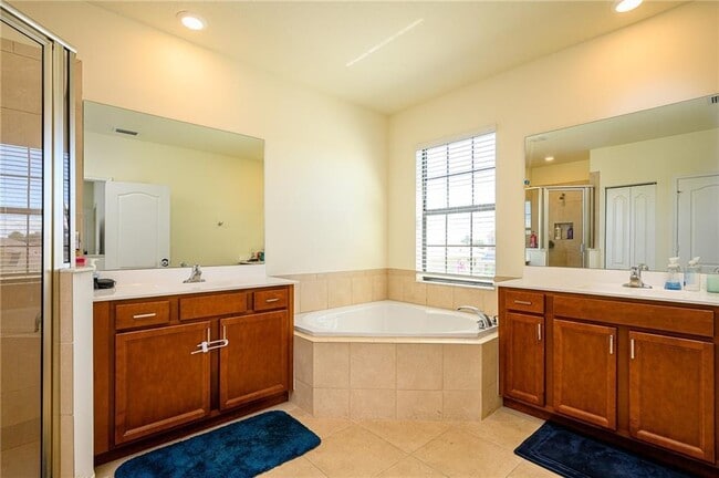 Building Photo - 10120 Verona Manor