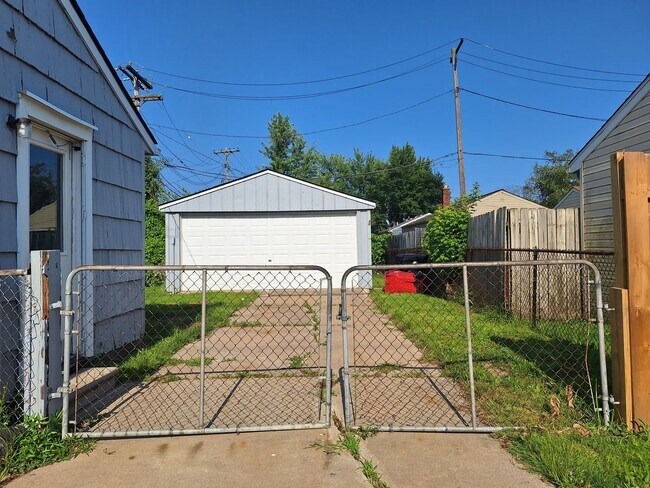 Building Photo - 26530 Hayes Rd