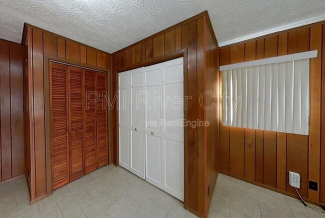 Building Photo - 7819 Lisa Dr E