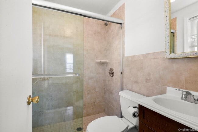 Building Photo - 156 Madison St