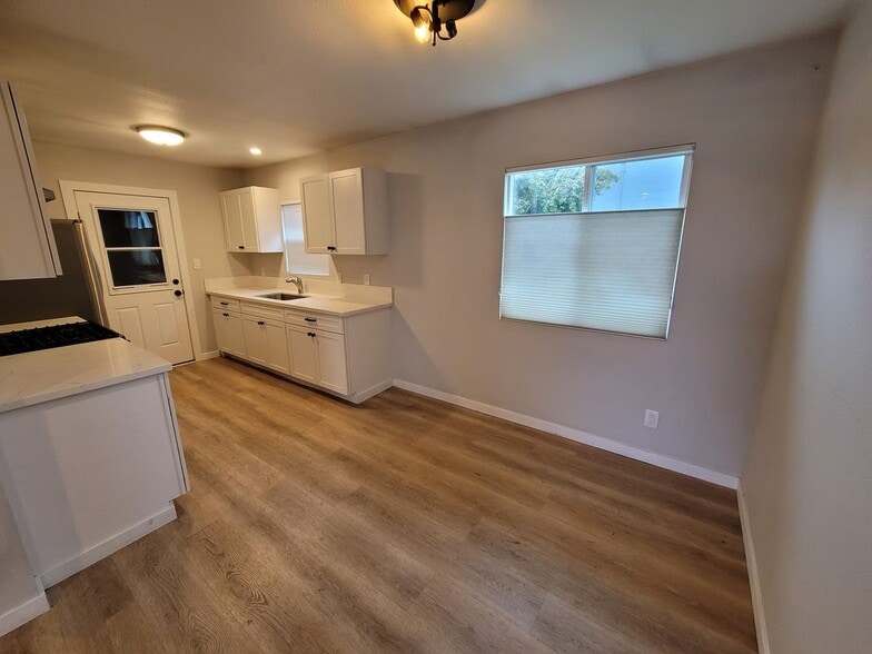 Building Photo - 380 Yolanda Ave