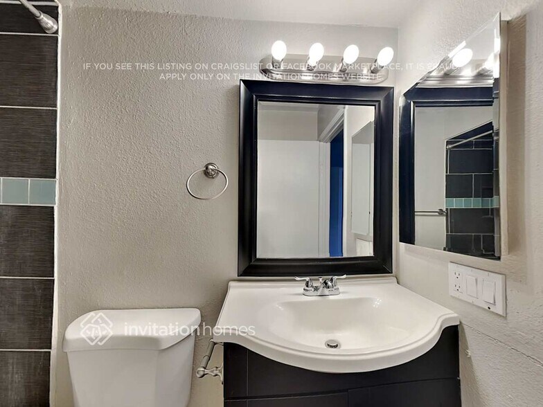 Building Photo - 4029 E Alta Vista Rd