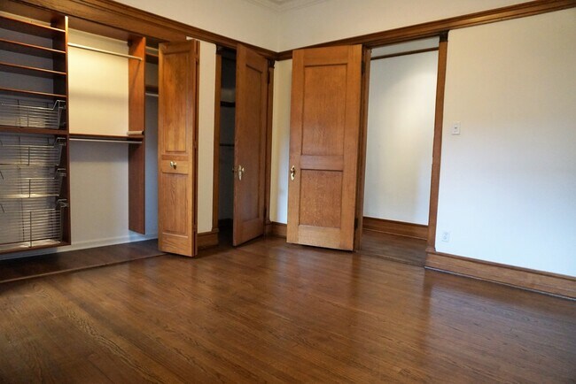 Building Photo - 544 W Fullerton Pkwy