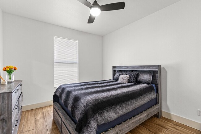 Building Photo - 12370 W University Blvd