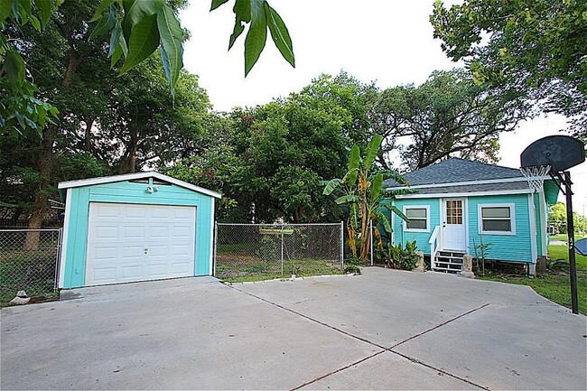 Building Photo - 1207 Ross St