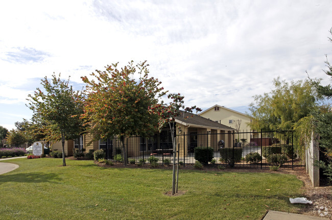 Building Photo - Regency Court