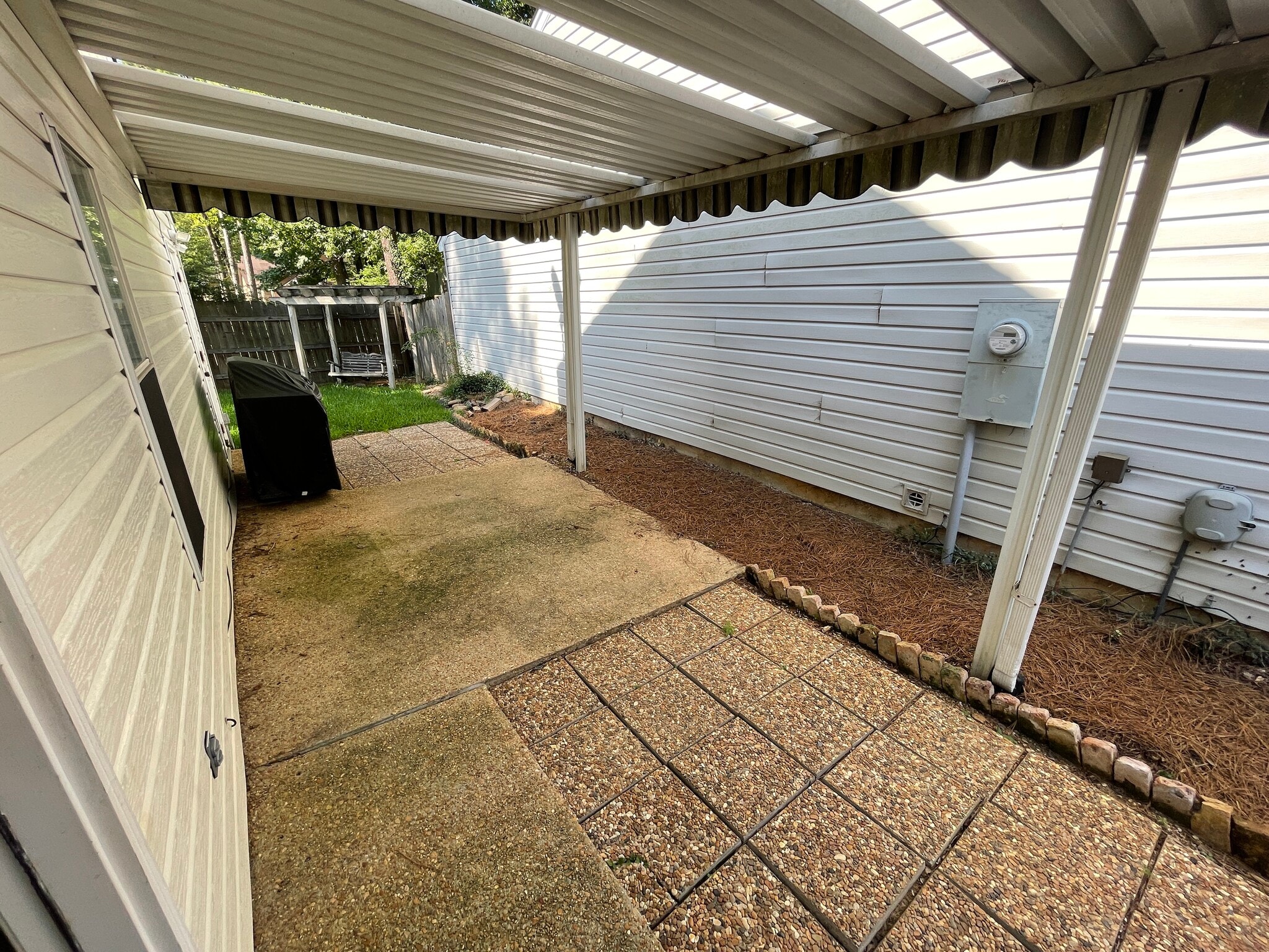 Patio - 338 N Grove Cir