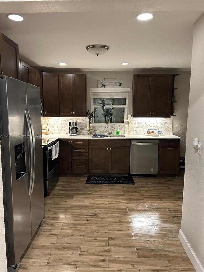 Building Photo - 5289 N Andrews Ave