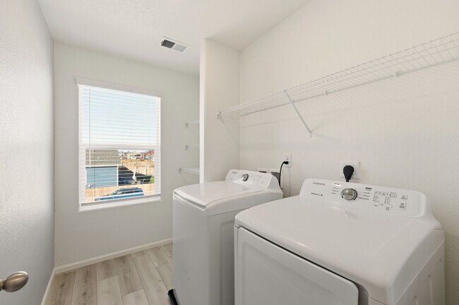 Building Photo - 3 Bedroom 2.5 Bathroom House With Great Vi...