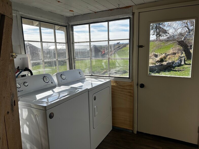 Building Photo - 810 Watt Canyon Rd