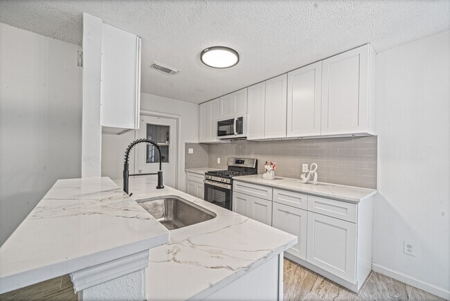 Building Photo - 11823 S Willow Cir