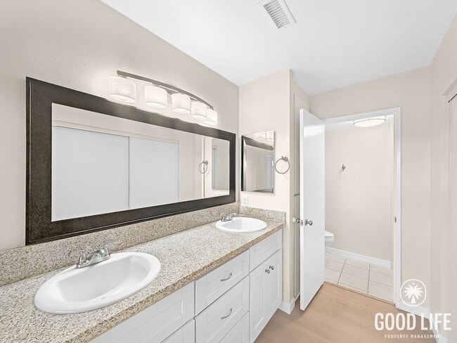 Building Photo - Great 2B/2.5BA Condo in Oceanside for Lease!