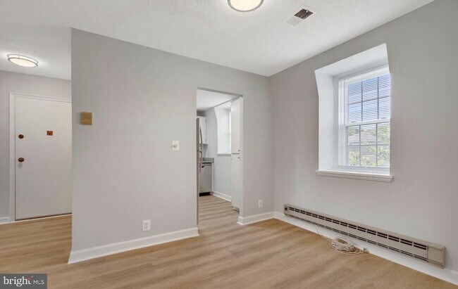 Building Photo - 3008 S Abingdon St
