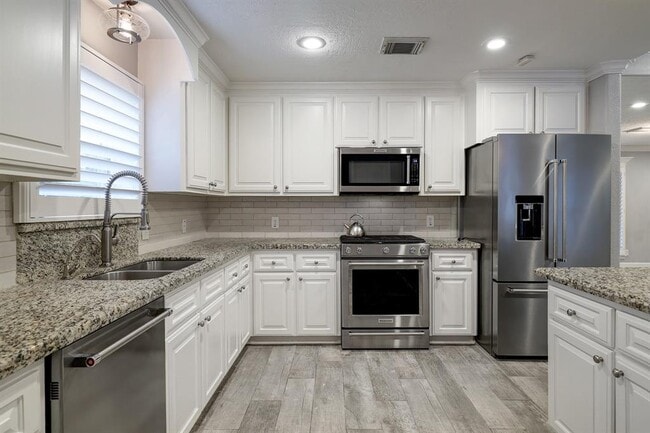 Building Photo - 1614 Droxford Dr