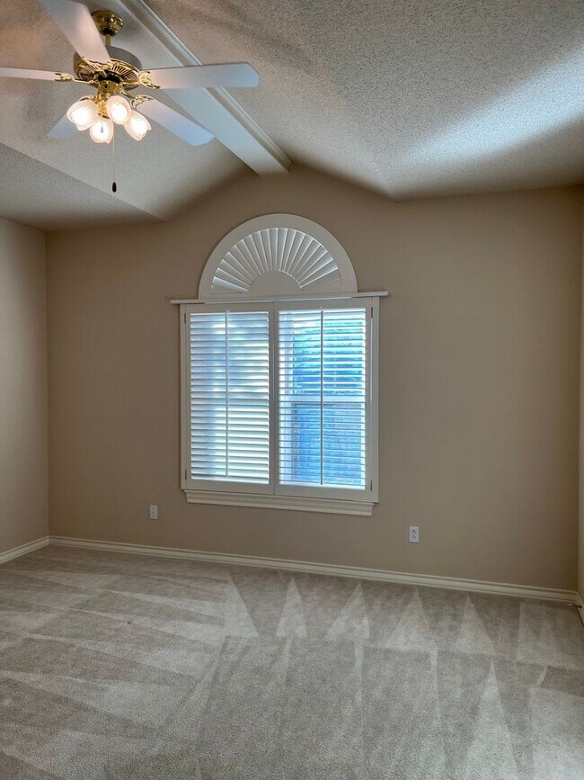 Building Photo - 2/2/2  Garden Home in Remington Park