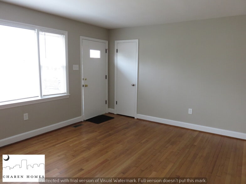 Building Photo - 1909 S Battery Dr