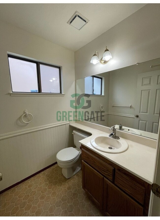 Building Photo - PRICE REDUCED! Beautiful 3 bedroom 2.5 Bath home READY NOW in MODESTO!! With POOL!!