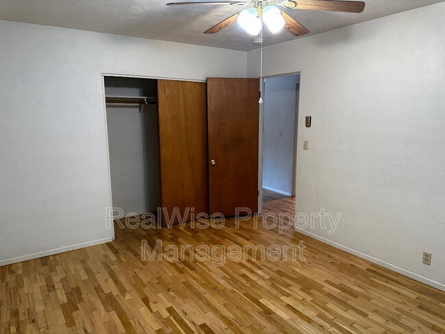 Building Photo - 660 Lit Way