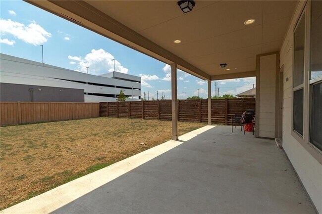 Building Photo - 9507 Gynerium Dr