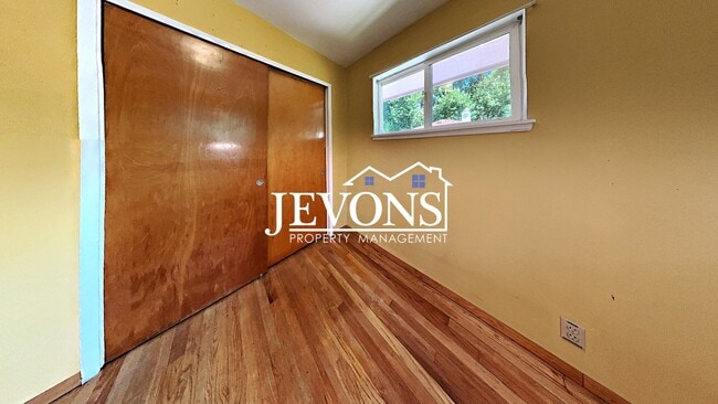 Building Photo - Move-In Ready Gem in Seattle