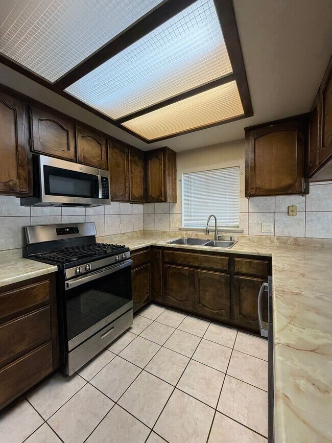 Building Photo - 3 Bedroom 2 Bathroom House with 2 Car Garage Located in Lenwood