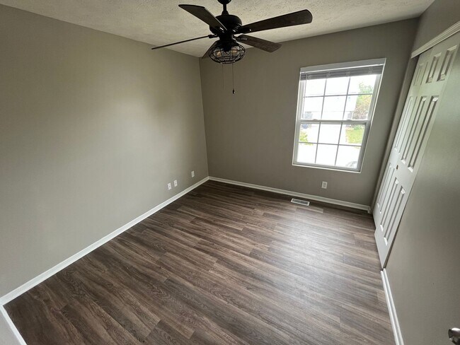 Building Photo - Bright & Spacious 3 Bedroom Bellevue Home!!