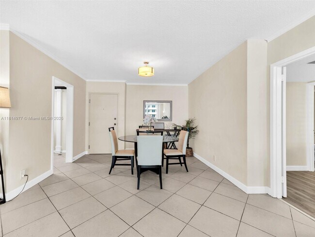 Building Photo - 2030 S Ocean Dr