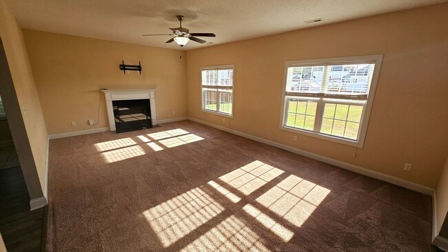 Building Photo - 4 BR 3.5 BA in Swansboro!
