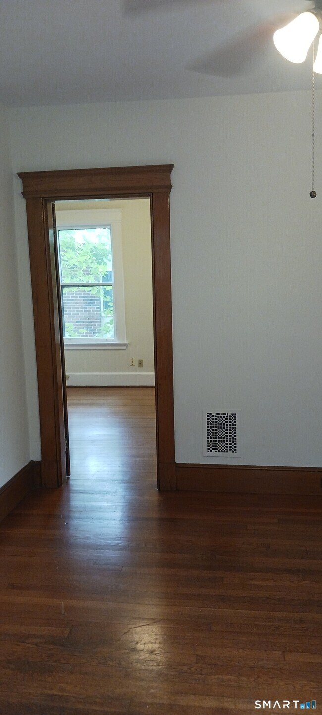 Building Photo - 126 Edwards St