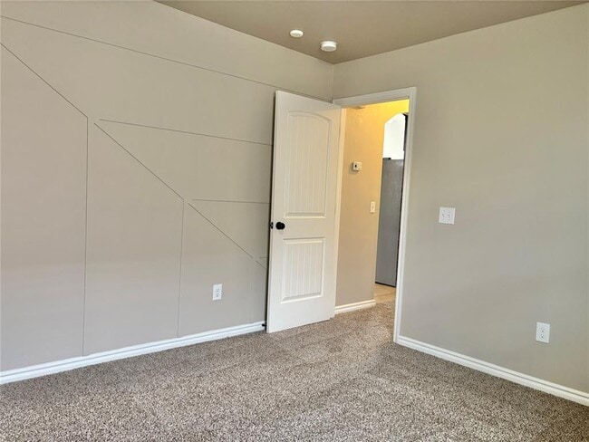 Building Photo - 517 SW 44th St