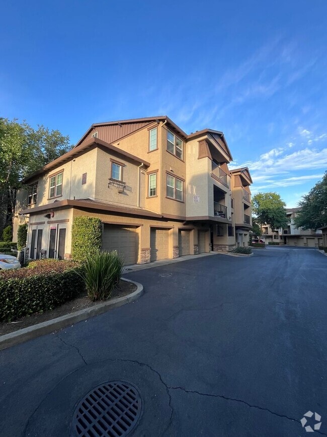 Building Photo - NICE CONDO IN ROCKLIN AT GATED COMMUNITY O...