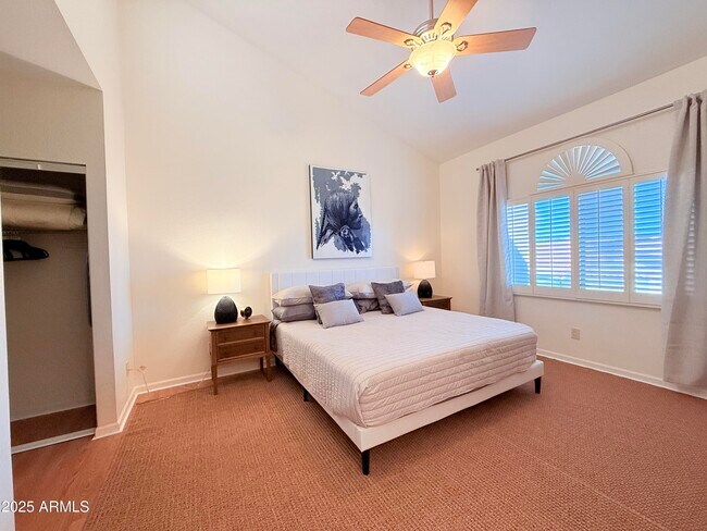 Building Photo - 5640 E Bell Rd