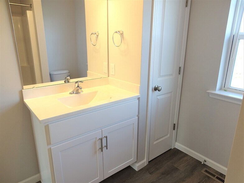 Building Photo - 19 Cobblestone Ct