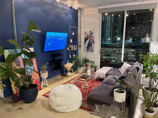 Building Photo - 444 N E St