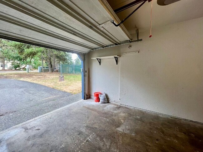 Building Photo - 8010 S Bicentennial Loop SE