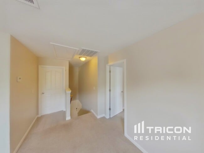 Building Photo - 820 Chickamauga Dr