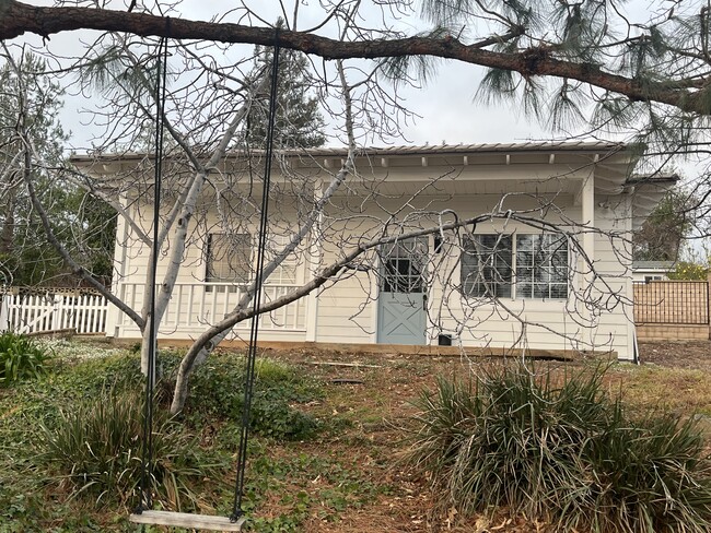 Building Photo - 8960 Camellia Ct