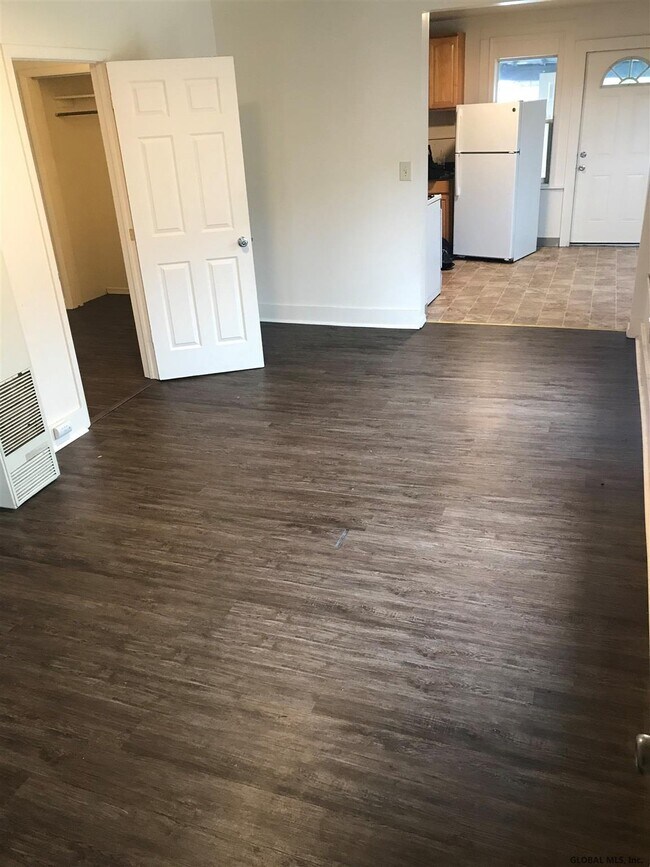 Building Photo - 84 Main St