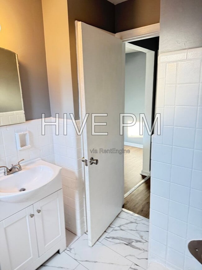 Building Photo - 3926 E Gatewood Ln
