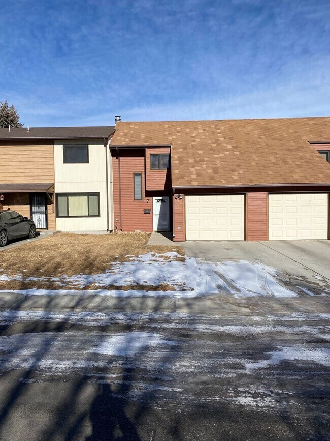 Building Photo - 3 Bedroom, 1.5 Bath Townhome W/ Attached S...