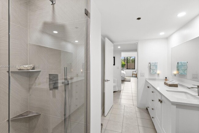 Building Photo - 151 Crandon Blvd