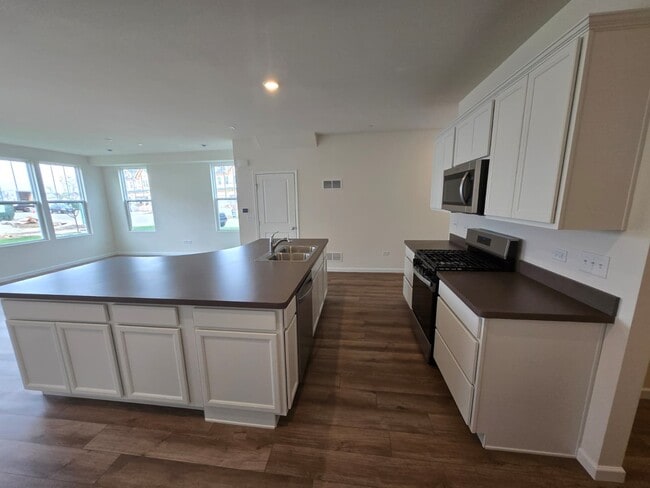 Building Photo - 5931 Hawkweed Dr