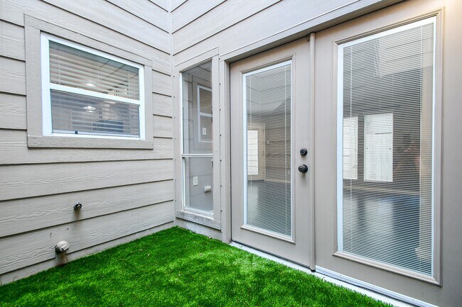 Building Photo - 12625 Memorial Dr